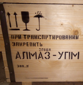 транспортировчный деревянный ящик с трафаретной надписью